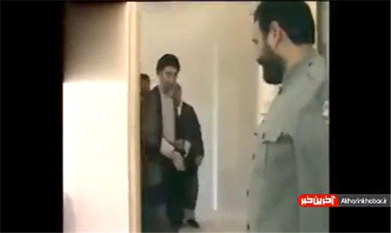 فیلمی کمتر دیده شده از اهدای مدال به آیت الله رفسجانی توسط رهبر انقلاب
