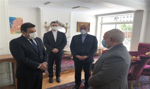 گزارشی توییتری از حضور ظریف در سفارت لبنان