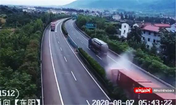 آتش گرفتن کامیون در بزرگراه چین