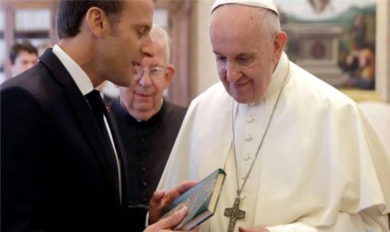 تماس مکرون با پاپ / پاریس: هم پاپ و هم مکرون بر رد کامل تروریسم و اهمیت گفت و گوی بین ادیان تاکید کردند