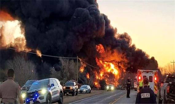 انفجار بزرگ در پی برخورد قطار و تریلی در تگزاس
