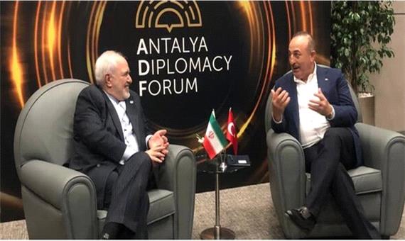 دیدار ظریف با وزیر خارجه ترکیه در آنتالیا / طرفین درباره برنامه کاری نشست‌های سه جانبه تهران-آنکارا-باکو توافق کردند
