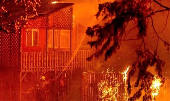 غرب آمریکا در آتش می سوزد؛ گسترش آتش‌سوزی بزرگ در کالیفرنیا