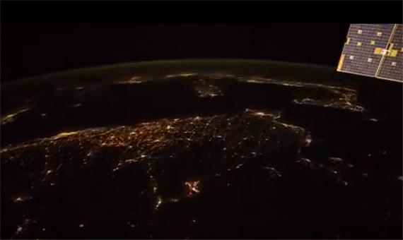 فیلمی زیبا از آسمان شب کره زمین