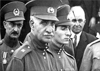 رضاخان در مراسم استقبال از احمد شاه
