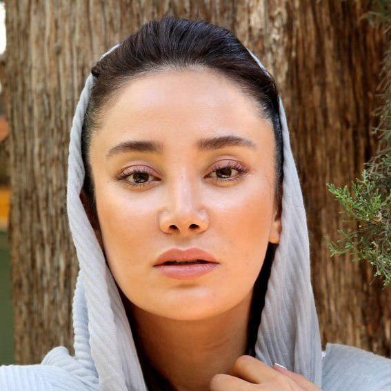 چهره‌ها/ تیپ خفن بهاره افشاری روی موتور لاکچری