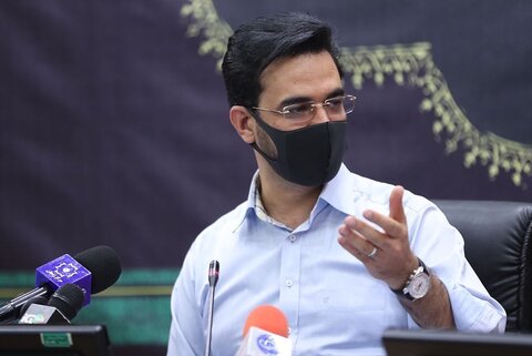 آذری جهرمی:  نسل انقلابیون نه حاضرند صندلی‌ها را به دیگر نسل‌ها  بدهند، نه سهمی برای نگرش‌های آنان قائل هستند / این انحصار چه بر سر کشور خواهد آورد؟