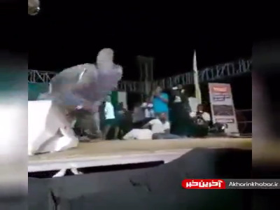 درگیری یک خواننده با هوادارش!
