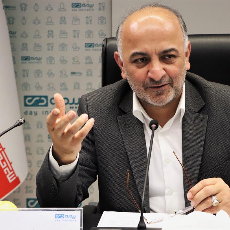 مدیرعامل بیمه دی: وجود ۴.۵ میلیون بیمه گزار سرمایه ارزشمند بیمه دی است/ باید برای در صدر ماندن، تلاش‌ها را افزایش داد