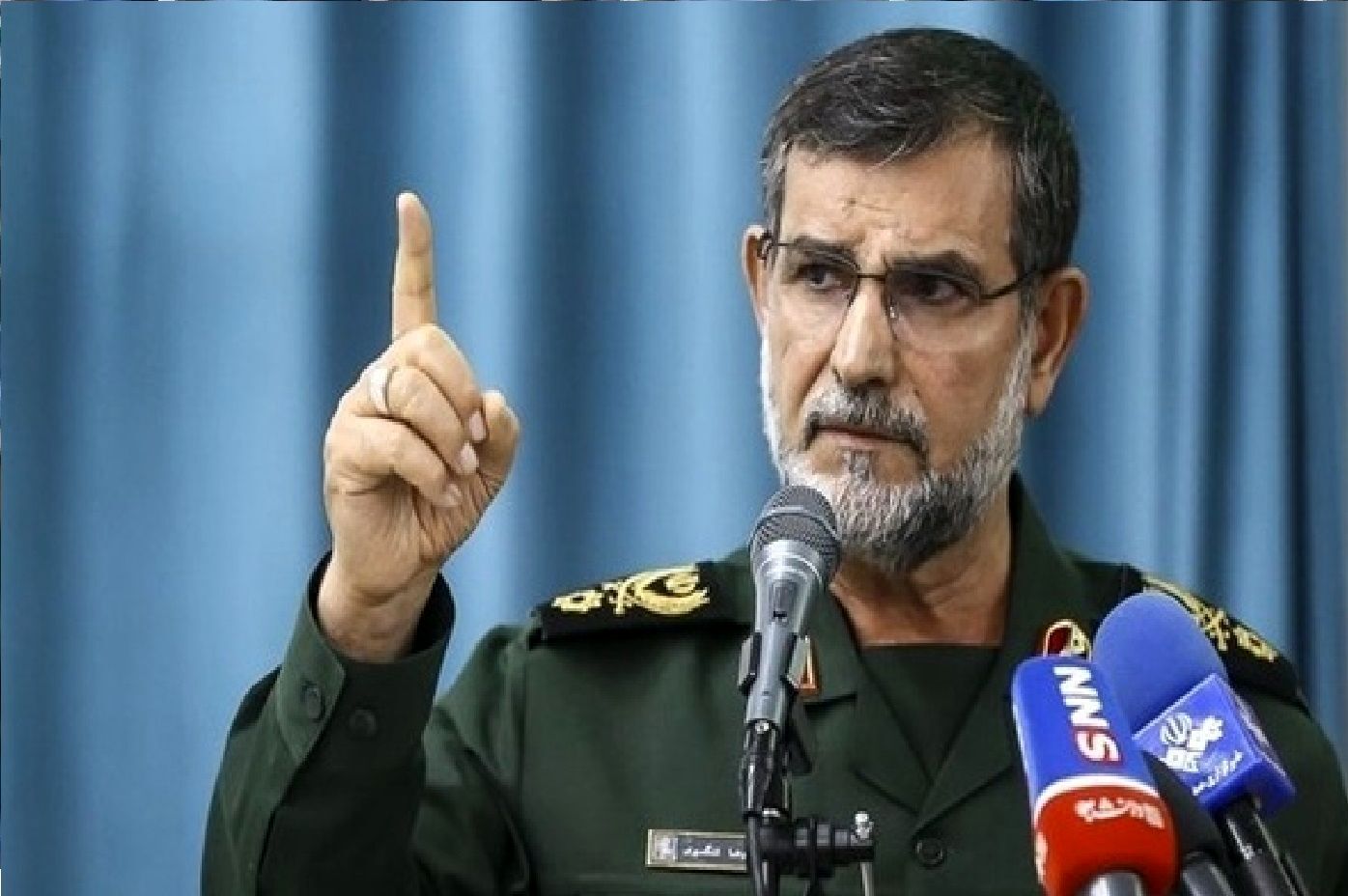 دریادار تنگسیری: دشمنان باید دندان طمع خود را نسبت به جزایر ایران بکشند، چرا که این دندان ریشه ندارد