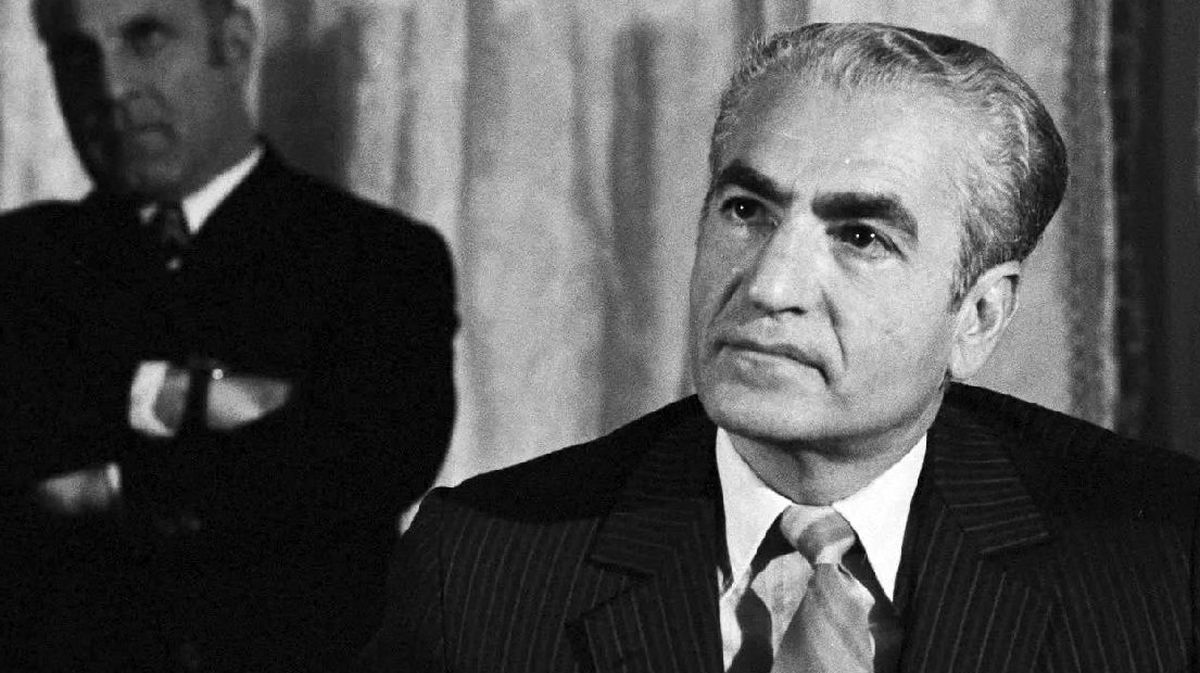 سفر در زمان؛ «محمدرضا پهلوی» در غار شاپور اول ساسانی؛ سال ۱۳۳۶