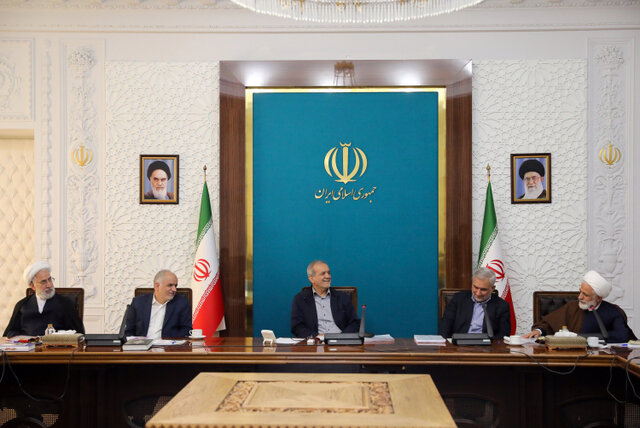 پزشکیان: ماموریت‌های دستگاه‌ها در اجرای قانون اساسی با اولویت و زمان‌بندی اجرا به آنها ابلاغ شود