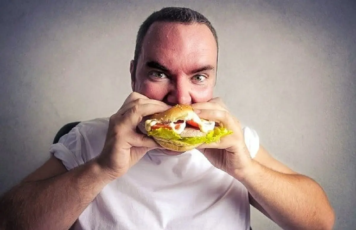 چه چیزهایی باعث بروز اختلال پرخوری می شوند؟