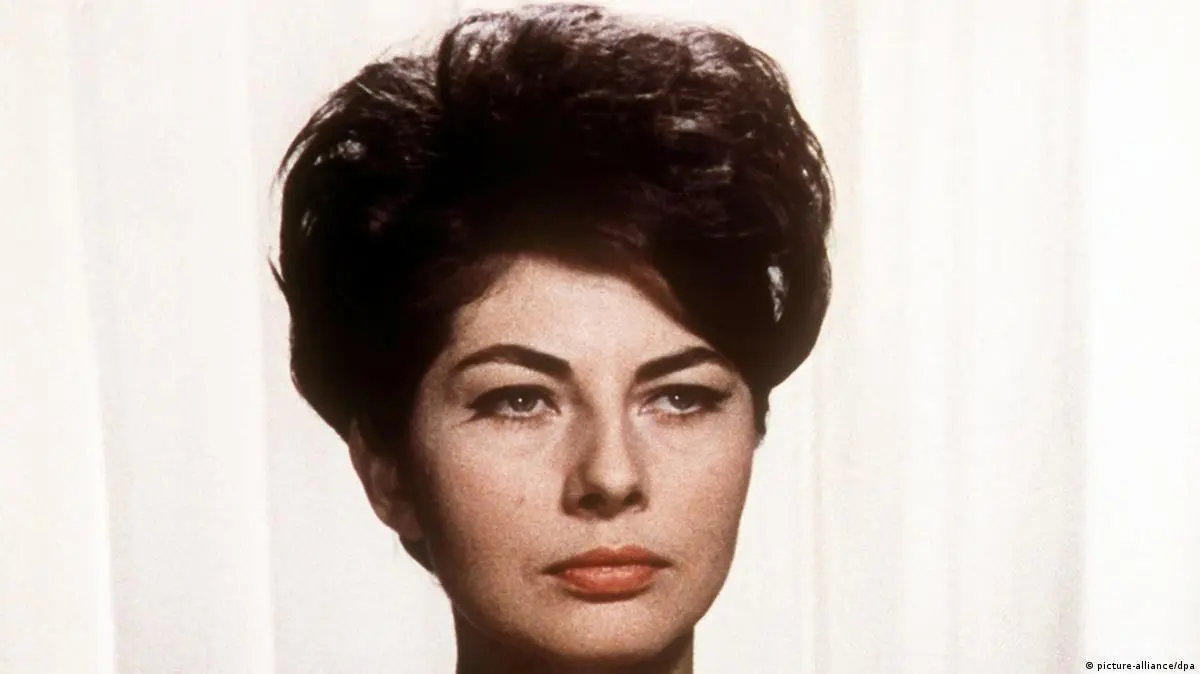 سفر در زمان؛ «ثریا اسفندیاری» در کنار مادر آلمانی اش؛ دهه ۱۳۱۰