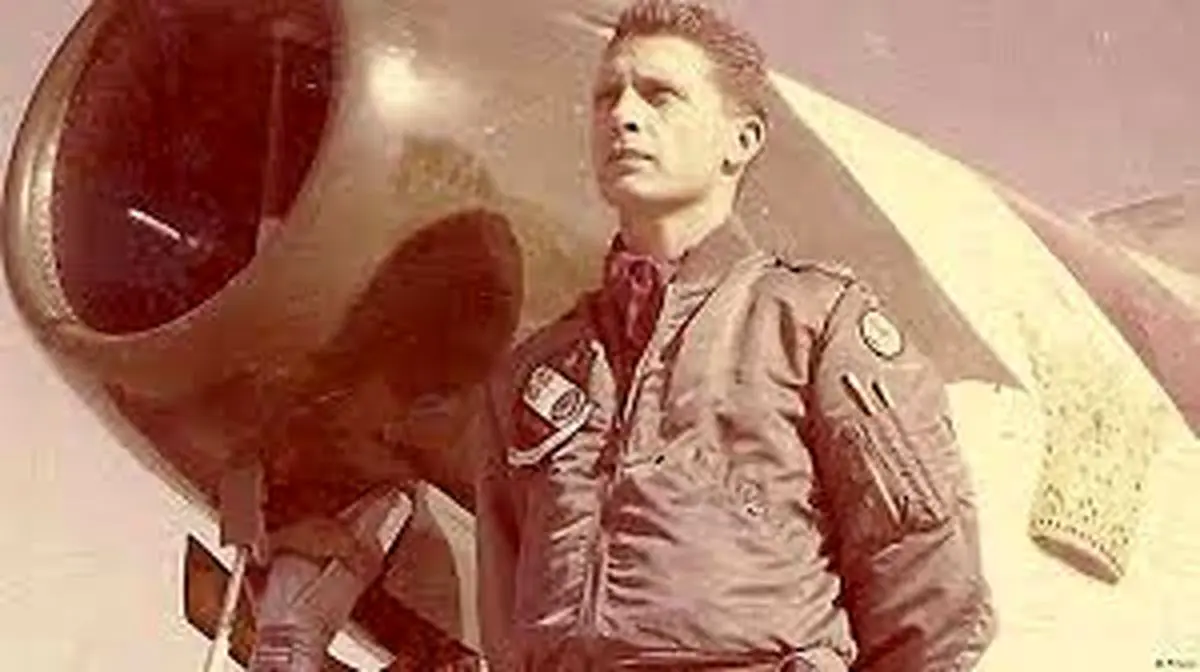 سفر در زمان؛ «نادر جهانبانی» در کنار خلبانان تیم تاج طلایى؛ اواخر دهه ۳۰