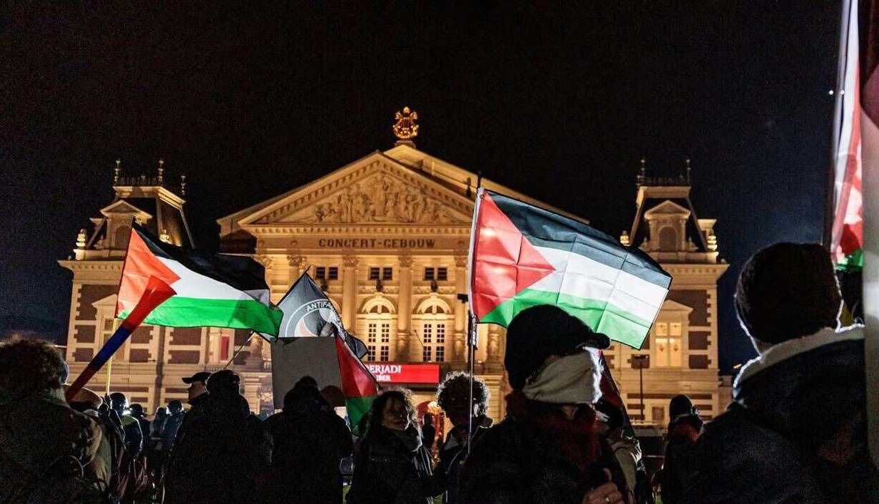 کنسرت خواننده اسرائیلی در آمستردام با اعتراض مردم لغو شد