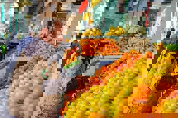 میوه و لبنیات هم از سفره کارگران حذف شد