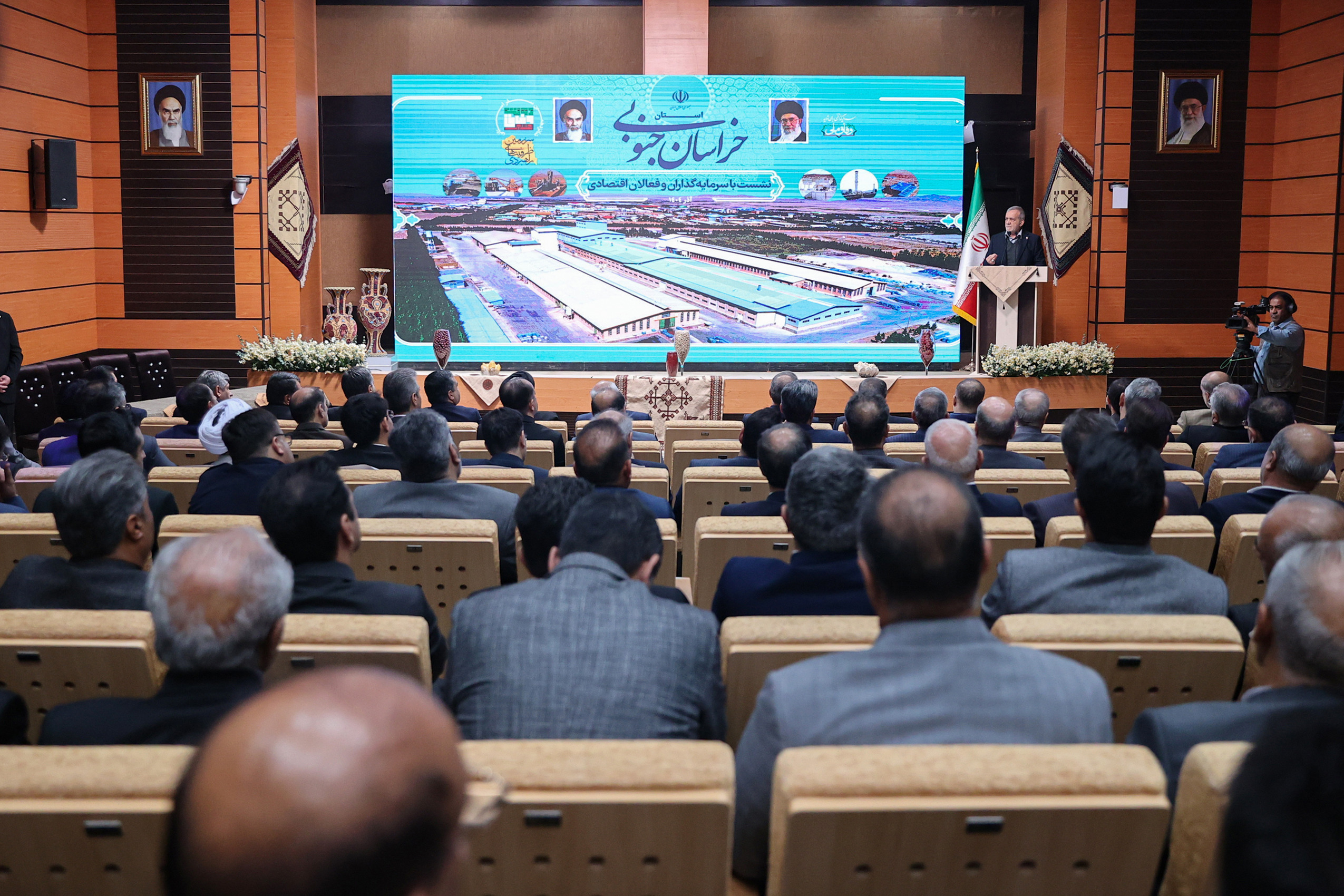 اظهارات کامل رئیس جمهور در نشست با سرمایه گذاران و فعالان اقتصادی خراسان جنوبی