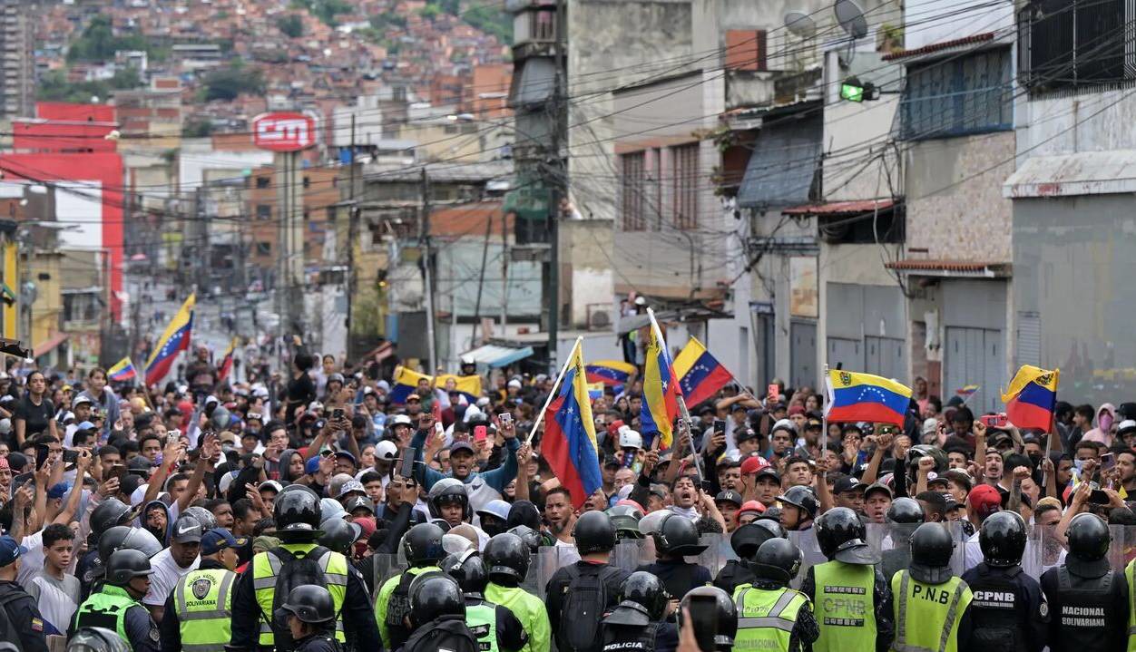 ونزوئلا ۹۹ زندانی سیاسی را آزاد کرد