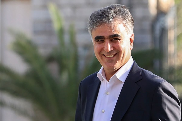 کارنامه فرزین: ۳ سال ۱۰۰ هزار تومان!