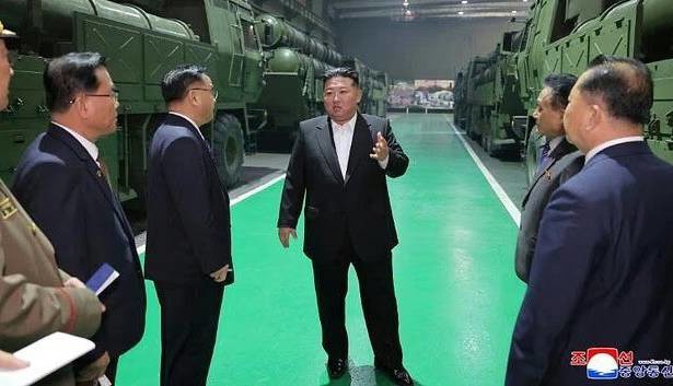 رهبر کره‌شمالی از موشک‌اندازهای جدید رونمایی کرد