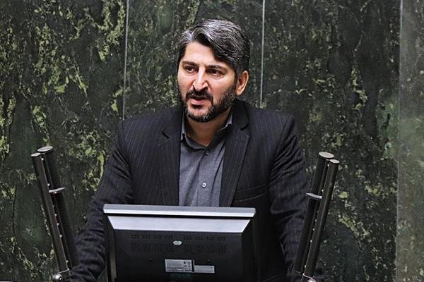 یک نماینده: آیا واقعا گرانی‌های کمرشکن را در سفره‌های مردم نمی‌بینید؟