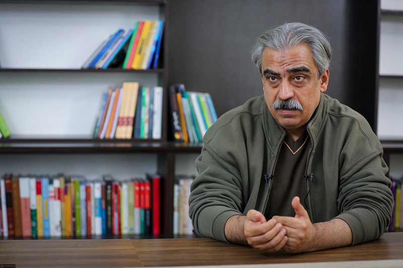 خوش چشم: شاید تیر غیبی سمت ترامپ برود، خدا کمک می‌کند