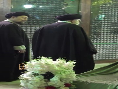 پنجره متفاوتی به حضور رهبر انقلاب در حرم مطهر امام خمینی(ره)