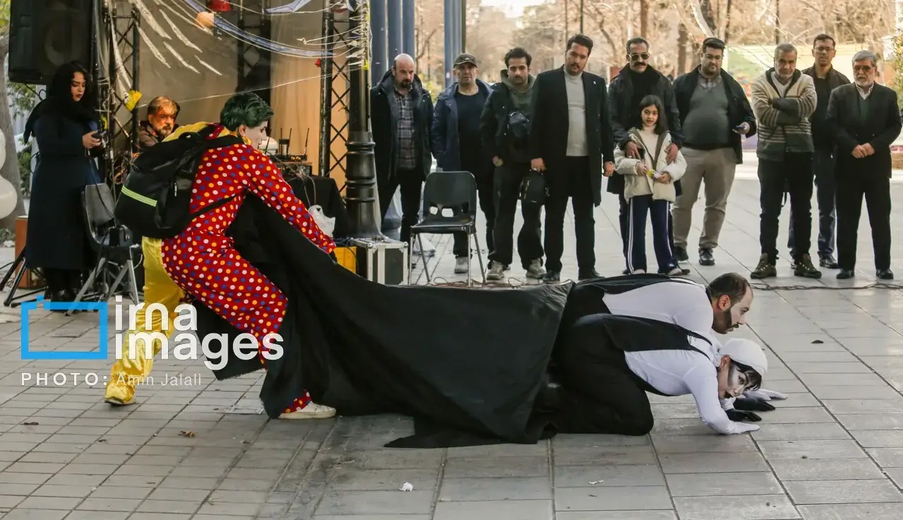 تصاویر یک نمایش خیابانی در تهران پربازدید شد
