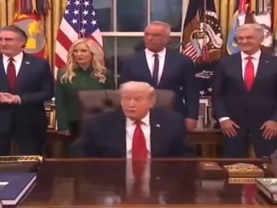 ترامپ خبرنگاران را بخاطر سوال در مورد اپستین بیرون کرد!