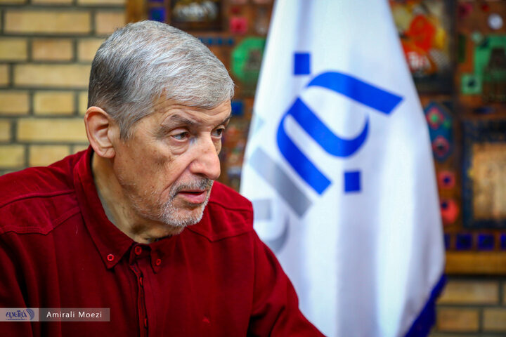 حقیقت‌پور: قانون اساسی وحی مُنزل نیست