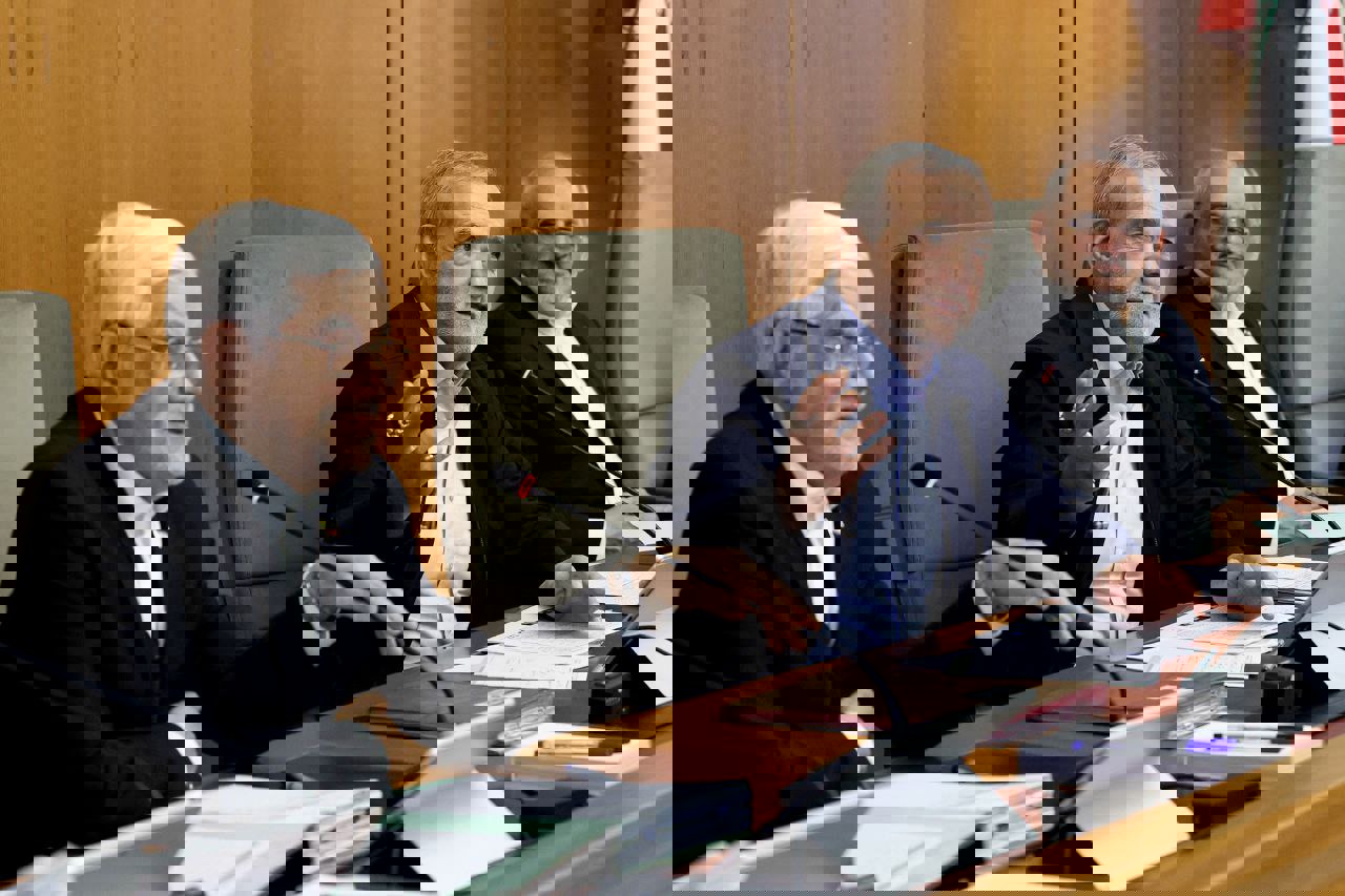 پزشکیان: حضور هنرمندان در صحنه در فضای غبارآلود ناشی از حوادث تلخ اخیر قابل  تقدیر است