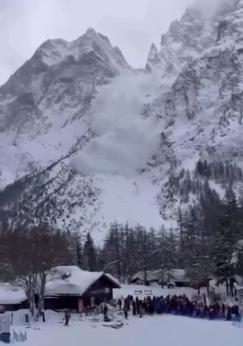 سقوط بهمن در پیست اسکی ایتالیا با ۳ کشته