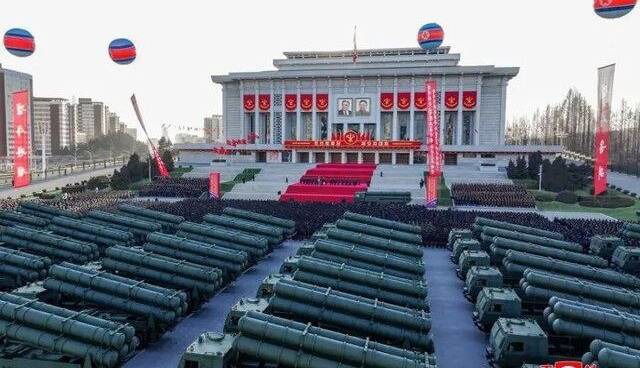 کره‌شمالی از موشک‌اندازی با قابلیت حمل کلاهک هسته‌ای رونمایی کرد