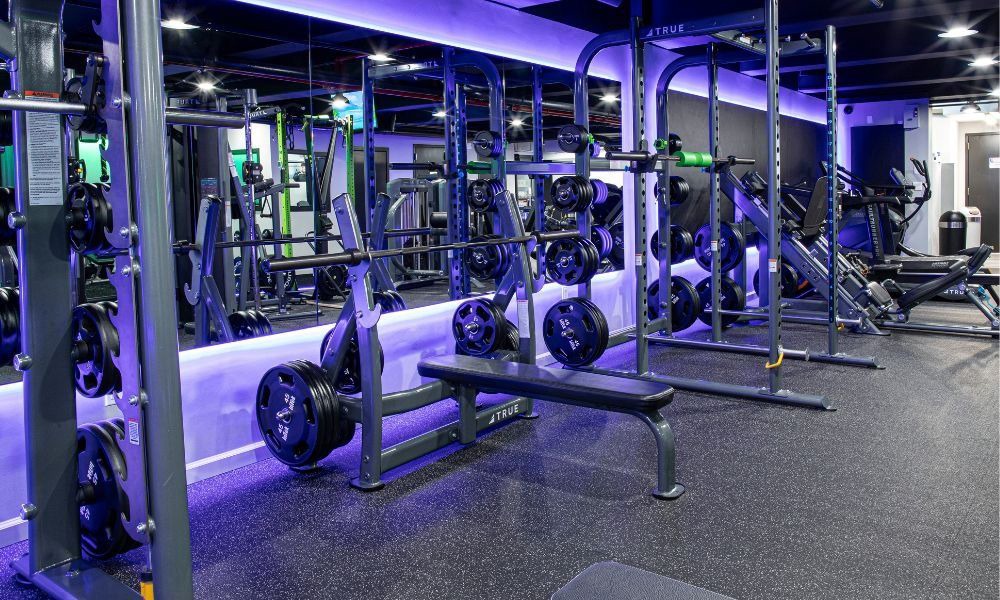 معماری و طراحی فضای ورزشی: چگونه دستگاه‌ها چیدمان می‌شوند؟