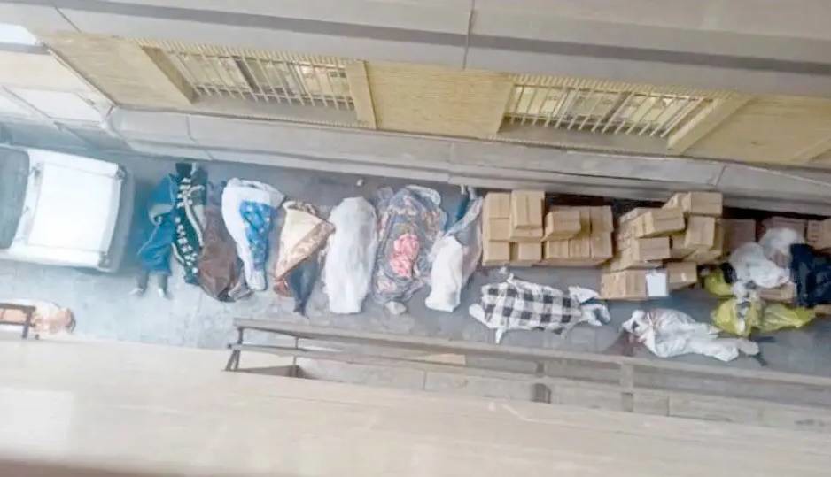 شرق گزارش داد: جزئیات پیکرهای پیچیده در پتو در بیمارستان «الغدیر»