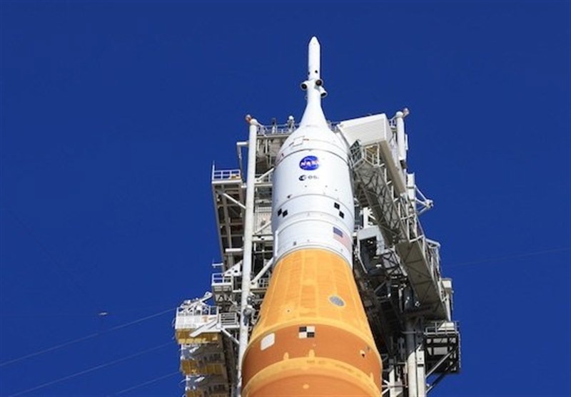 سفر انسان به ماه به فروردین موکول شد