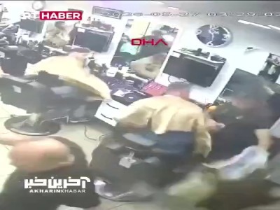 ورود ناگهانی و خسارت‌بار گاو قربانی به یک آرایشگاه در استانبول