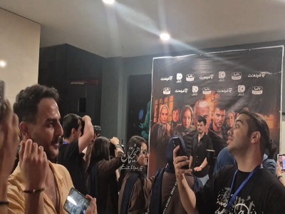 سلفی گرفتن دانیال خیری‌خواه، بازیگر «بی‌عاطفه» با طرفدارانش