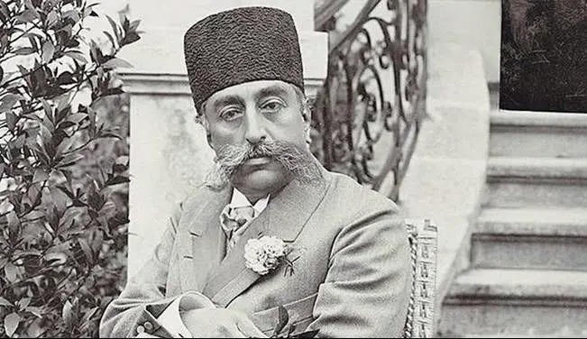 سفر به ایران قدیم؛ «مظفرالدین شاه» ۱۱ ساله در کنار نقاشی پدرش