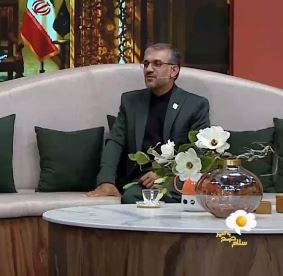 توضیحات مکبر معروف درباره‌ جمله عجیبی که در مراسم وداع با رهبر شهید درمورد حضور رهبر انقلاب گفته شد