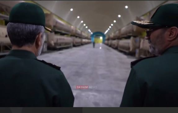 انتشار برای نخستین‌بار؛ بازدید شهیدان حاجی‌زاده و محمود باقری از شهر موشکی زیر زمینی