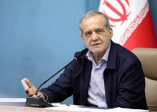 پزشکیان در واکنش به پیام رهبر انقلاب: پایبندی به لوازم اتحاد مقدس و پرهیز از اختلاف و تفرقه رمز پیروزی در این بزنگاه تاریخی است