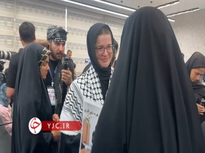 گریه خبرنگار آمریکایی در مواجه با خواهر معلم شهید مدرسه میناب
