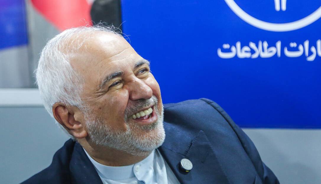 حمله کیهان به «ظریف»: سیمرغ او چرا در پشت‌بام ترامپ فرود می‌آید؟!