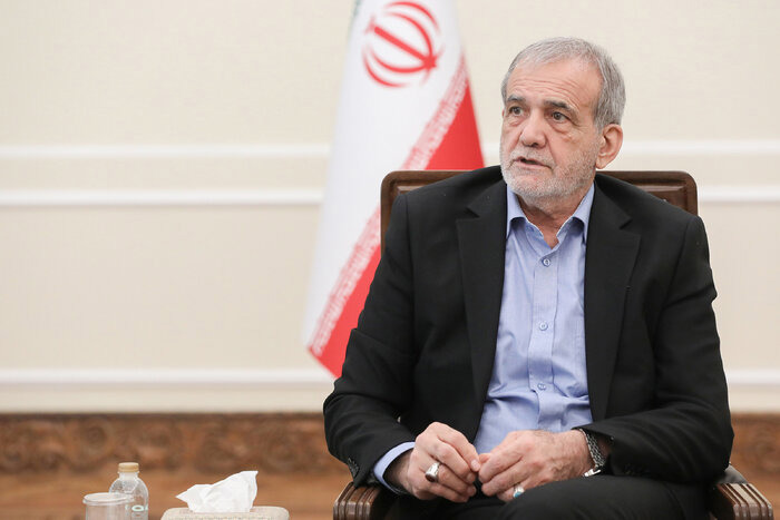 پزشکیان: معیشت، وضعیت بازار، اشتغال و مسکن مردم دغدغه اصلی مطرح شده با رهبر انقلاب بود