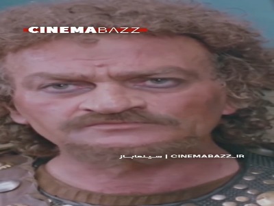 آنکس که در مقابل امیر ایستاده، حسن ابن علی است