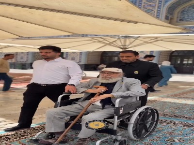 زیارت داریوش ارجمند با ویلچر از حرم امام رضا(ع) | آخرین خبر