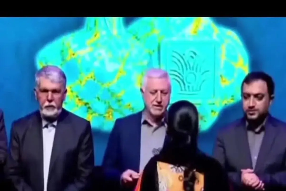 بی‌حجاب شدن ناگهانی یک خانم روی آنتن زنده شبکه خبر