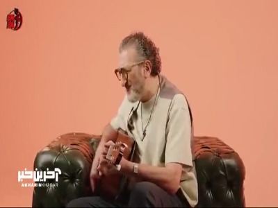 یوسف صیادی با خوانندگی جواب سوالاتیکه ازش پرسیده میشه رو میده